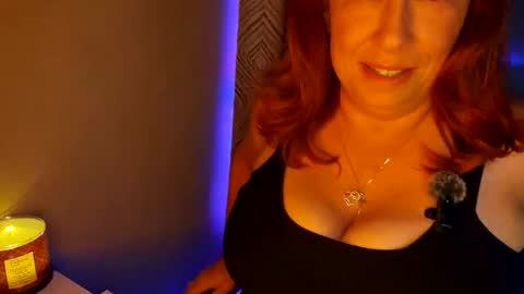 Snapshot of tittytarot2 chatting on November 16, 1:33 am Mystic Minxxx online show from November 16, 1:33 am