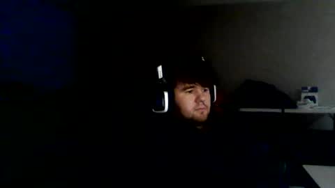 Snapshot of tizzledude chatting on July 25, 4:54 am tizzledude online show from July 25, 4:54 am