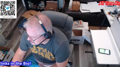 Snapshot of toddbator chatting on December 2, 5:59 pm Todd Bator online show from December 2, 5:59 pm