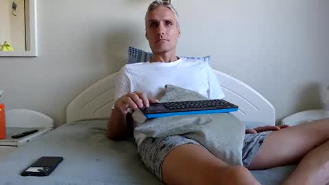 Daniel Bisexual uncut 20cm online show from September 28, 6:30 am