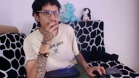 Snapshot of toji_zenin_ chatting on July 10, 8:33 pm toji_zenin_ online show from July 10, 8:33 pm