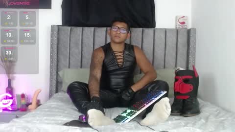 Snapshot of tom_brown12 chatting on January 15, 1:23 am Tom online show from January 15, 1:23 am