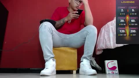 Snapshot of tom_brown12 chatting on February 7, 7:27 pm Tom online show from February 7, 7:27 pm