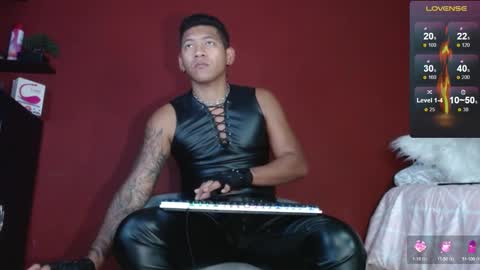 Snapshot of tom_brown12 chatting on February 20, 2:29 am Tom online show from February 20, 2:29 am