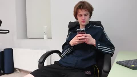 Snapshot of tom_chance chatting on May 4, 1:34 am tom online show from May 4, 1:34 am