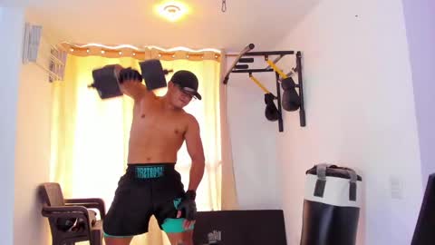 Snapshot of tom_kingfit chatting on December 6, 5:33 pm SPORTSFIT29 online show from December 6, 5:33 pm