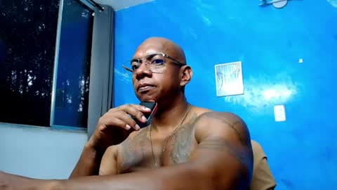 Snapshot of tom_miller chatting on April 20, 9:27 pm Tom Miller online show from April 20, 9:27 pm