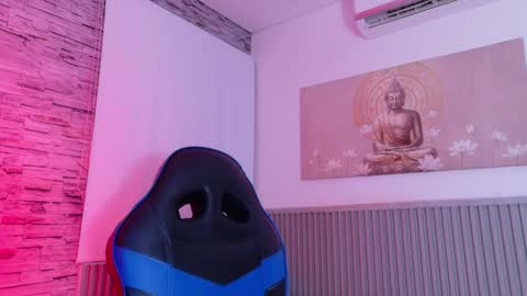 Tom muscle1 online show from April 7, 12:05 pm