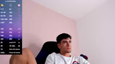 tom online show from December 3, 4:28 pm