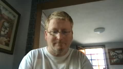 Snapshot of tomascausa chatting on December 17, 11:27 pm Hola online show from December 17, 11:27 pm