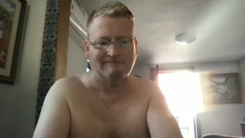 Snapshot of tomascausa chatting on December 23, 4:39 pm Hola online show from December 23, 4:39 pm