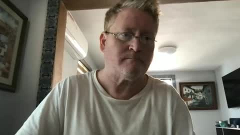 Snapshot of tomascausa chatting on January 28, 6:17 pm Hola online show from January 28, 6:17 pm