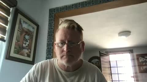 Snapshot of tomascausa chatting on February 5, 9:18 pm Hola online show from February 5, 9:18 pm