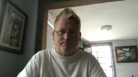 Snapshot of tomascausa chatting on February 20, 10:04 pm Hola online show from February 20, 10:04 pm