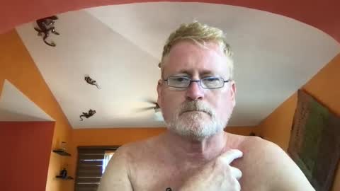 Snapshot of tomascausa chatting on September 24, 6:22 pm Hola online show from September 24, 6:22 pm