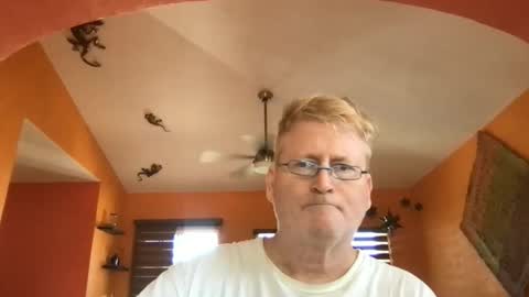 Snapshot of tomascausa chatting on October 29, 9:05 pm Hola online show from October 29, 9:05 pm