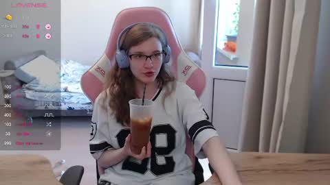 Snapshot of tomato_tease chatting on July 26, 2:46 pm tomato_tease online show from July 26, 2:46 pm