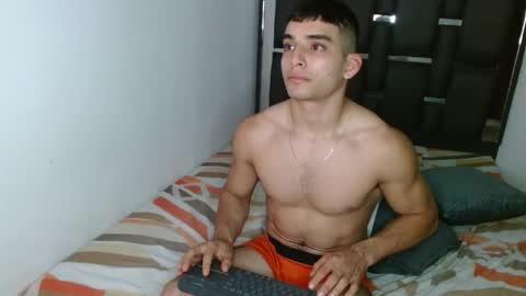 tomaz_18 online show from April 18, 12:03 am