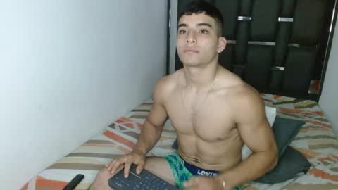 Snapshot of tomaz_18 chatting on April 19, 9:52 am tomaz_18 online show from April 19, 9:52 am