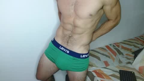 Snapshot of tomaz_18 chatting on April 21, 12:23 am tomaz_18 online show from April 21, 12:23 am