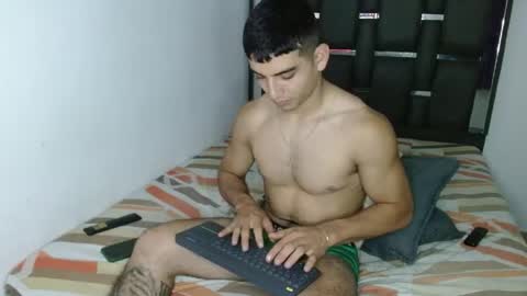 Snapshot of tomaz_18 chatting on April 28, 2:10 am tomaz_18 online show from April 28, 2:10 am