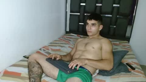 Snapshot of tomaz_18 chatting on April 28, 2:27 am tomaz_18 online show from April 28, 2:27 am