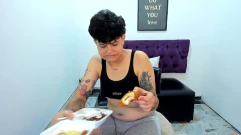 Snapshot of tomboy_natali chatting on May 10, 10:59 pm IAN SAYD online show from May 10, 10:59 pm