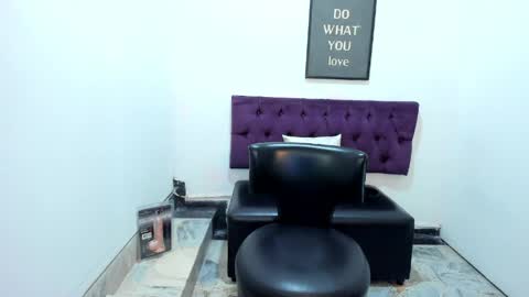 Snapshot of tomboy_natali chatting on May 15, 11:34 pm IAN SAYD online show from May 15, 11:34 pm