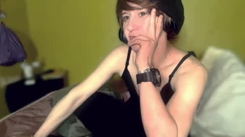 Snapshot of tomboy_titties chatting on February 11, 4:44 am tomboy_titties online show from February 11, 4:44 am