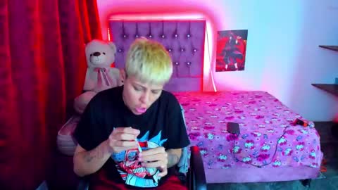 tomboygirl69 online show from December 22, 3:33 am