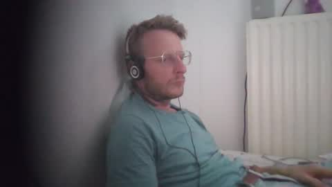 tomekwrona23 online show from May 3, 1:28 pm