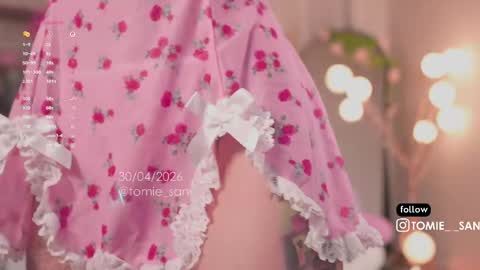 Snapshot of tomie_san chatting on April 30, 10:54 am Tomie online show from April 30, 10:54 am