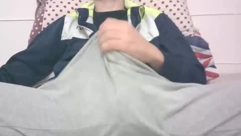 Snapshot of tommaso9046 chatting on December 4, 5:22 pm tommaso9046 online show from December 4, 5:22 pm