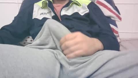 Snapshot of tommaso9046 chatting on February 16, 3:48 pm tommaso9046 online show from February 16, 3:48 pm