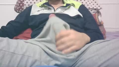 Snapshot of tommaso9046 chatting on February 23, 2:25 pm tommaso9046 online show from February 23, 2:25 pm