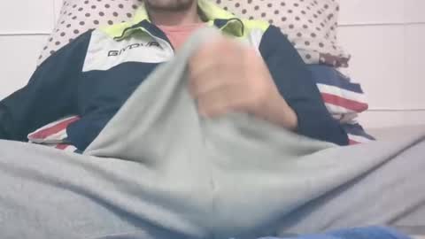 Snapshot of tommaso9046 chatting on March 2, 4:21 pm tommaso9046 online show from March 2, 4:21 pm