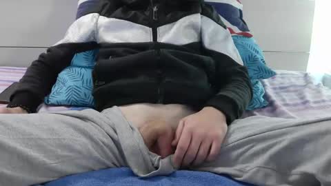 Snapshot of tommaso9046 chatting on March 1, 3:03 pm tommaso9046 online show from March 1, 3:03 pm