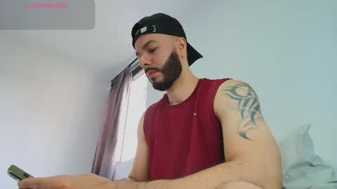 Snapshot of tommel_bailey chatting on May 21, 12:23 pm Tommel Bailey online show from May 21, 12:23 pm