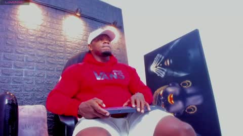 Snapshot of tommike388 chatting on April 19, 4:01 am Tom Mike online show from April 19, 4:01 am
