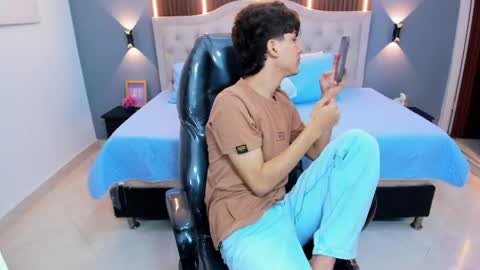 Snapshot of tommy18__ chatting on April 26, 3:26 am Tommy online show from April 26, 3:26 am