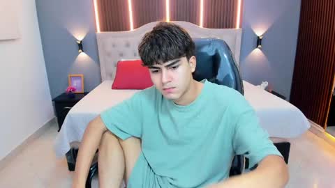 Snapshot of tommy18__ chatting on April 28, 3:22 am Tommy online show from April 28, 3:22 am