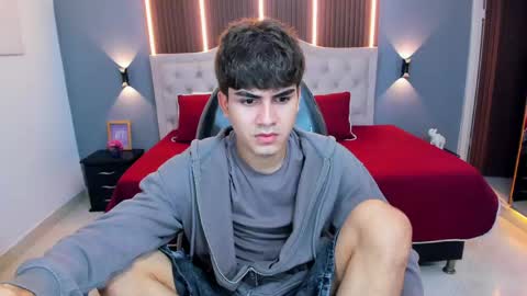 Snapshot of tommy18__ chatting on May 26, 3:35 am Tommy online show from May 26, 3:35 am