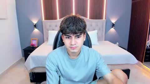Snapshot of tommy18__ chatting on June 6, 4:17 am Tommy online show from June 6, 4:17 am