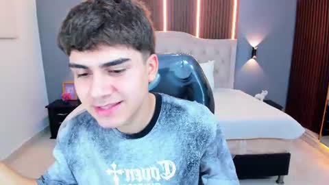 Snapshot of tommy18__ chatting on June 12, 3:49 am Tommy online show from June 12, 3:49 am