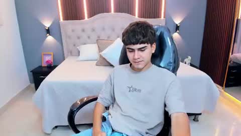 Snapshot of tommy18__ chatting on June 25, 5:12 am Tommy online show from June 25, 5:12 am