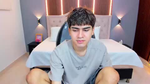 Snapshot of tommy18__ chatting on July 5, 3:23 am Tommy online show from July 5, 3:23 am