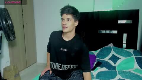   online show from November 28, 9:23 am