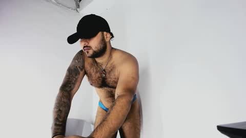 tommy_sccott online show from October 25, 1:35 am