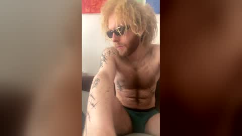 Snapshot of tommyg6420 chatting on April 23, 7:41 am First Show ever 3 online show from April 23, 7:41 am