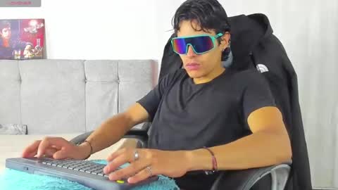 Snapshot of tommyhot7 chatting on June 15, 11:07 pm tommyhot7 online show from June 15, 11:07 pm